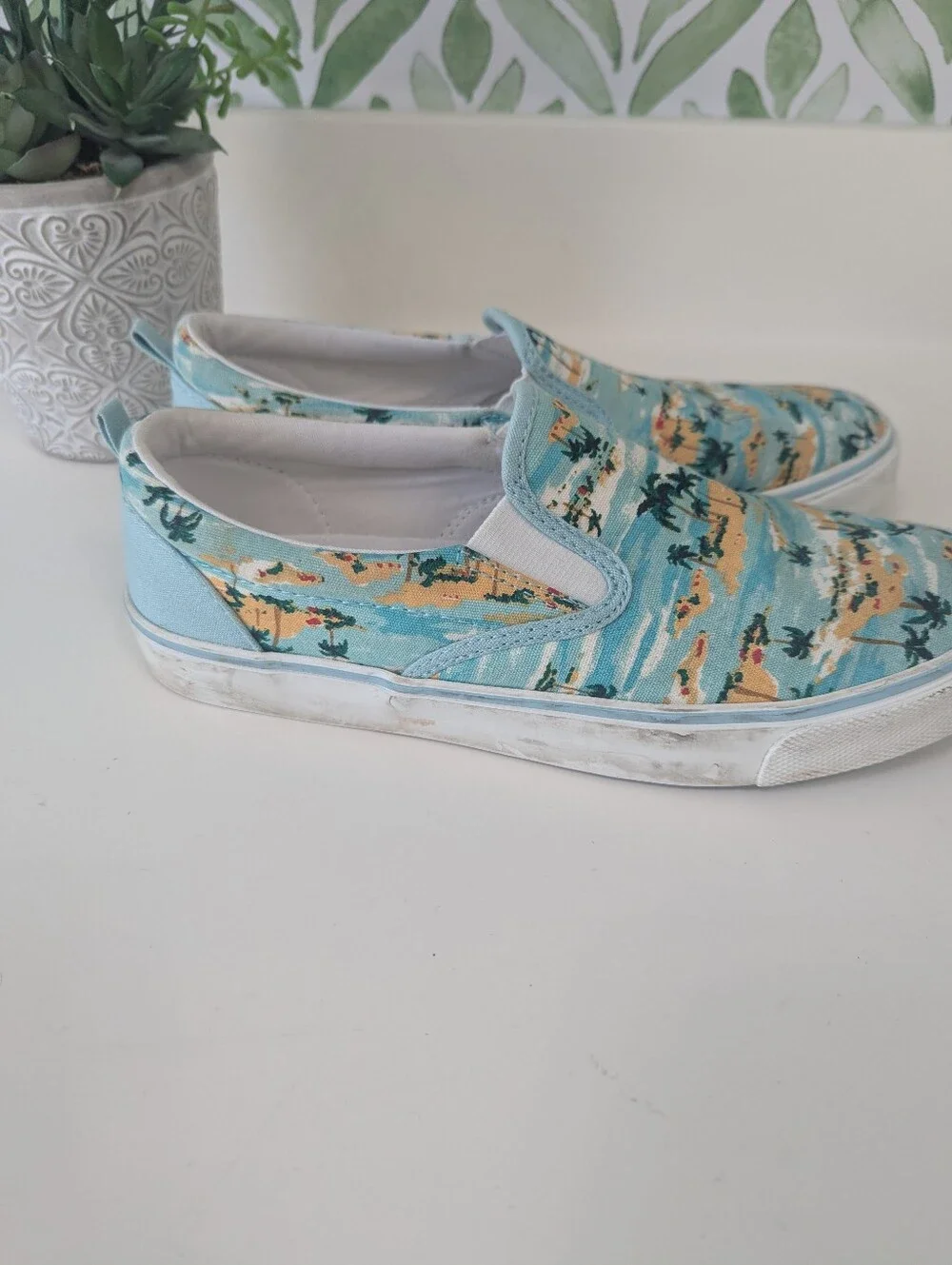 Old Navy tropical slip-on sneakers Bright blue beach print Palm trees, islands 6
